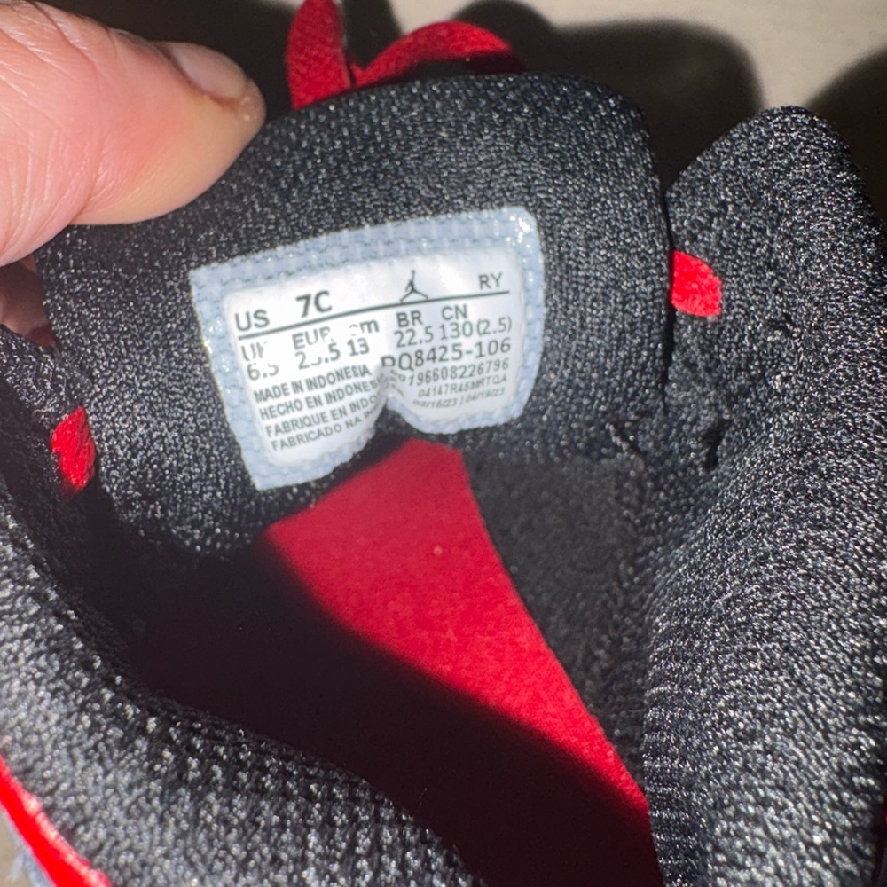 Like New! Nike Air Jordan Mid 1 Gym Red/Black High Top Shoes - Picture 4 of 4